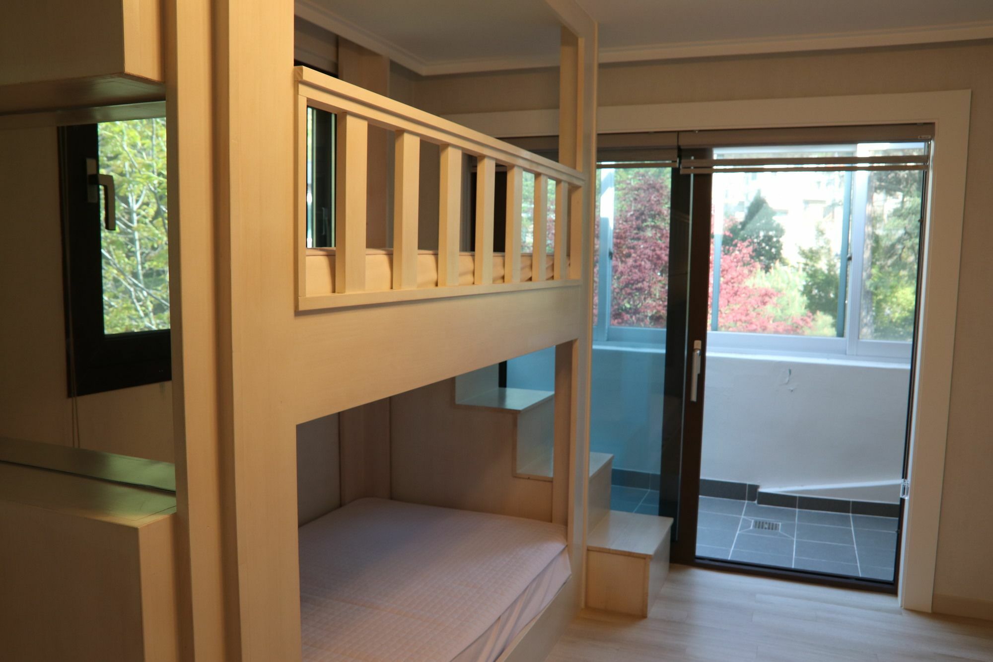 Everlast Guesthouse Йонгин Екстериор снимка